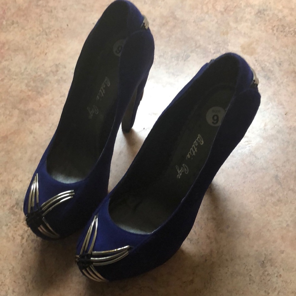 Heels - Picture 4 of 4